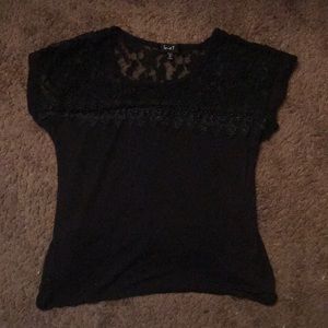 Shortsleeved black blouse.